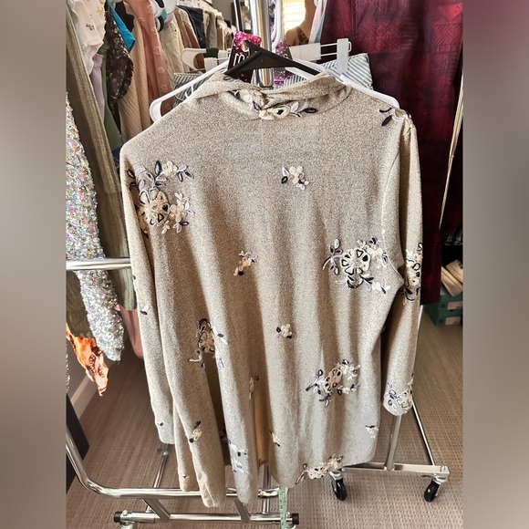 #1 Women's fig and flower Cardigan in 1X. - Picture 3 of 4